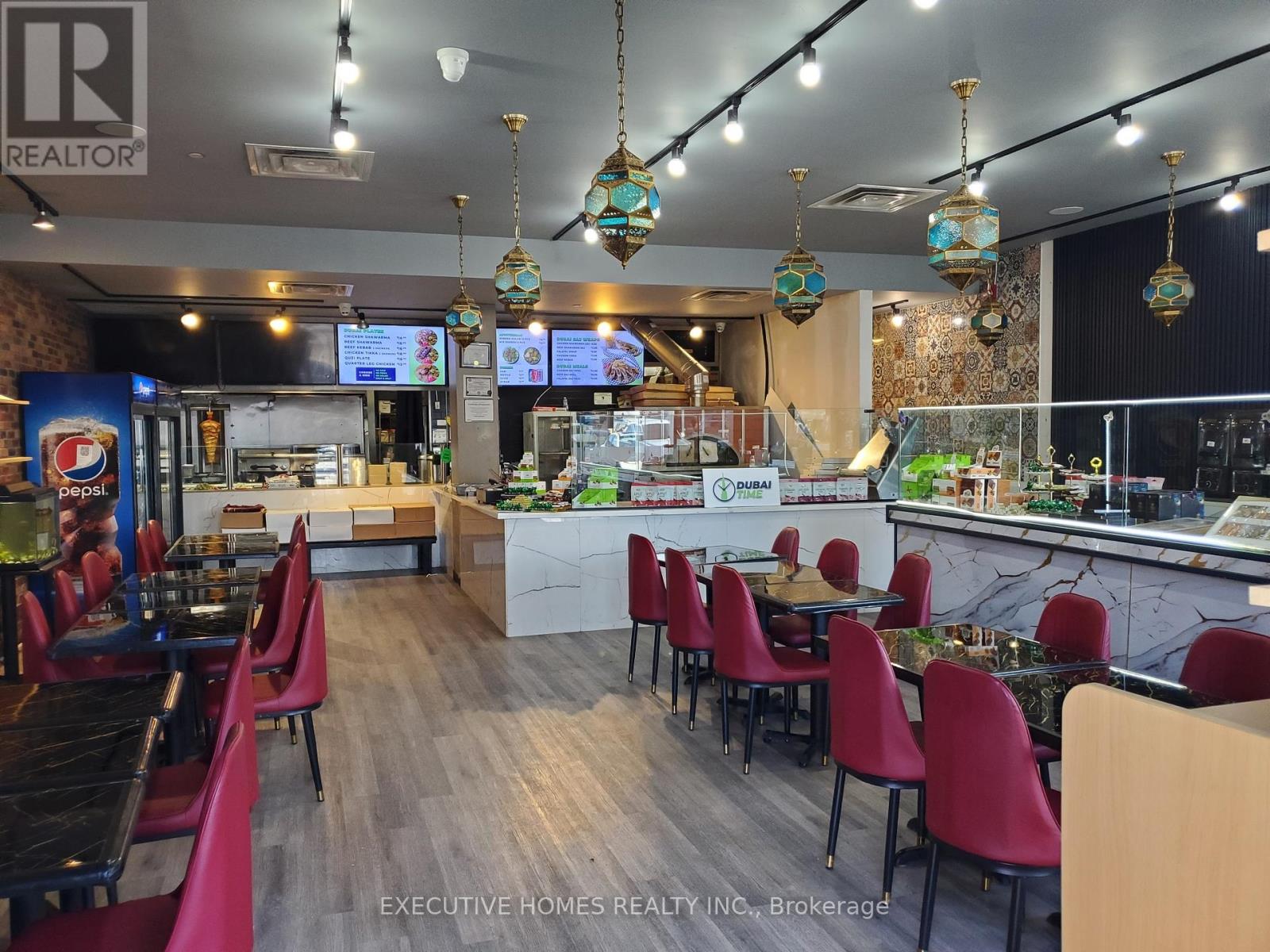 2 - 483 Dundas Street W, Oakville, Ontario  L6M 1L9 - Photo 3 - W12647970