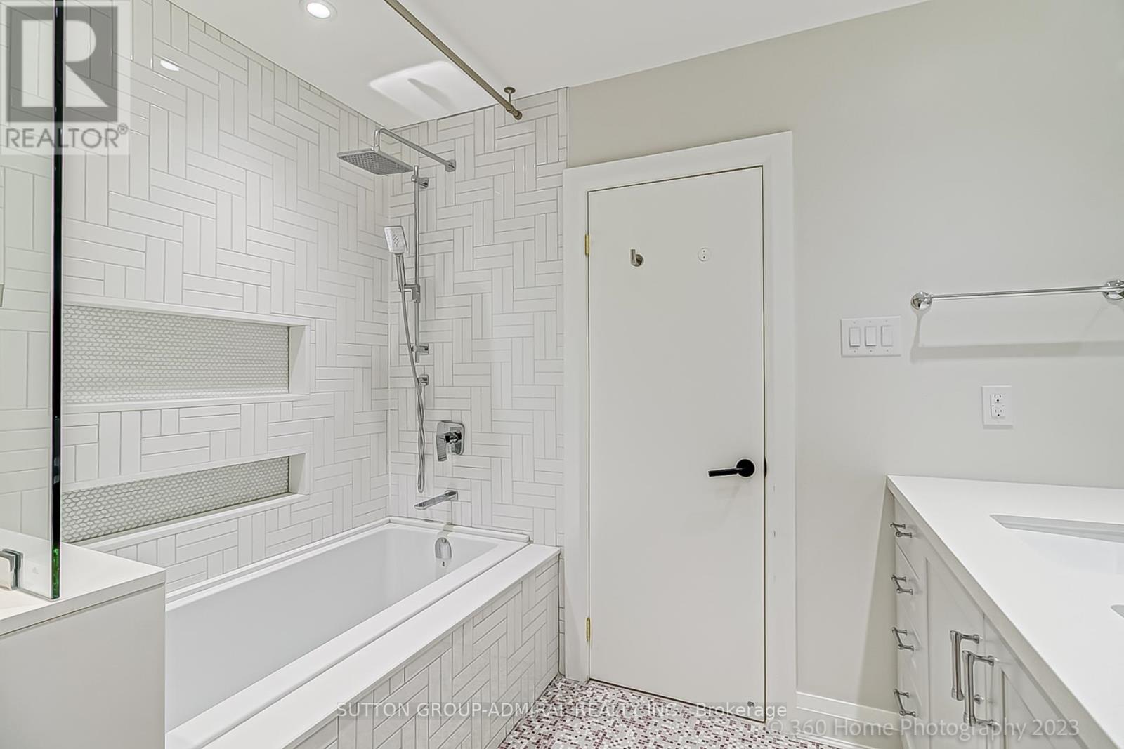 47 Waterloo Avenue, Toronto (Bathurst Manor), Ontario  M3H 3Y1 - Photo 38 - C12642516