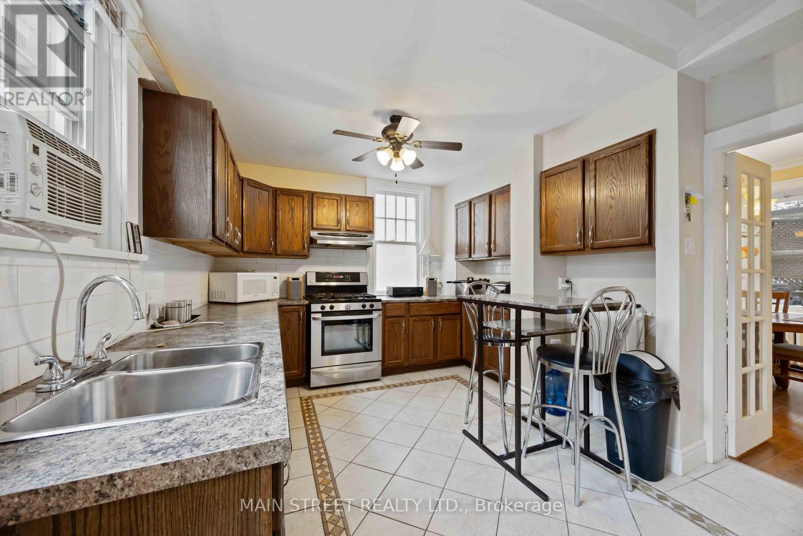 194 London Road, Sarnia, Ontario  N7T 4V5 - Photo 13 - X12281707