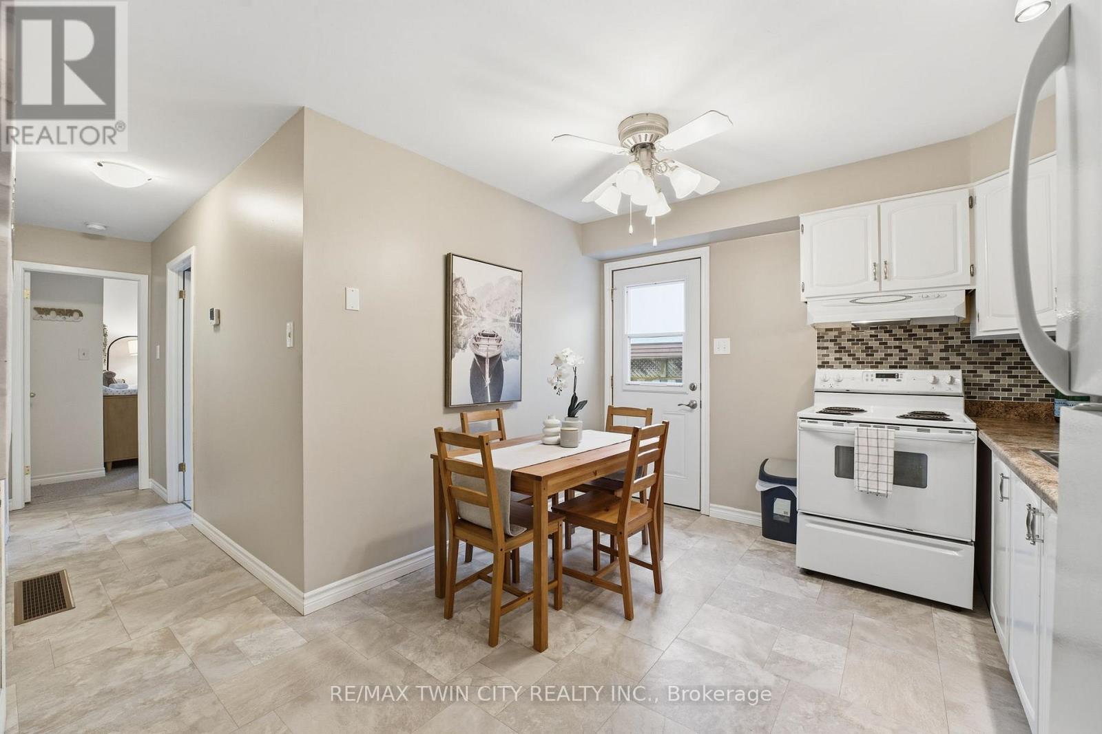 11 Hillbrook Crescent, Kitchener, Ontario  N2N 1J4 - Photo 5 - X12505836