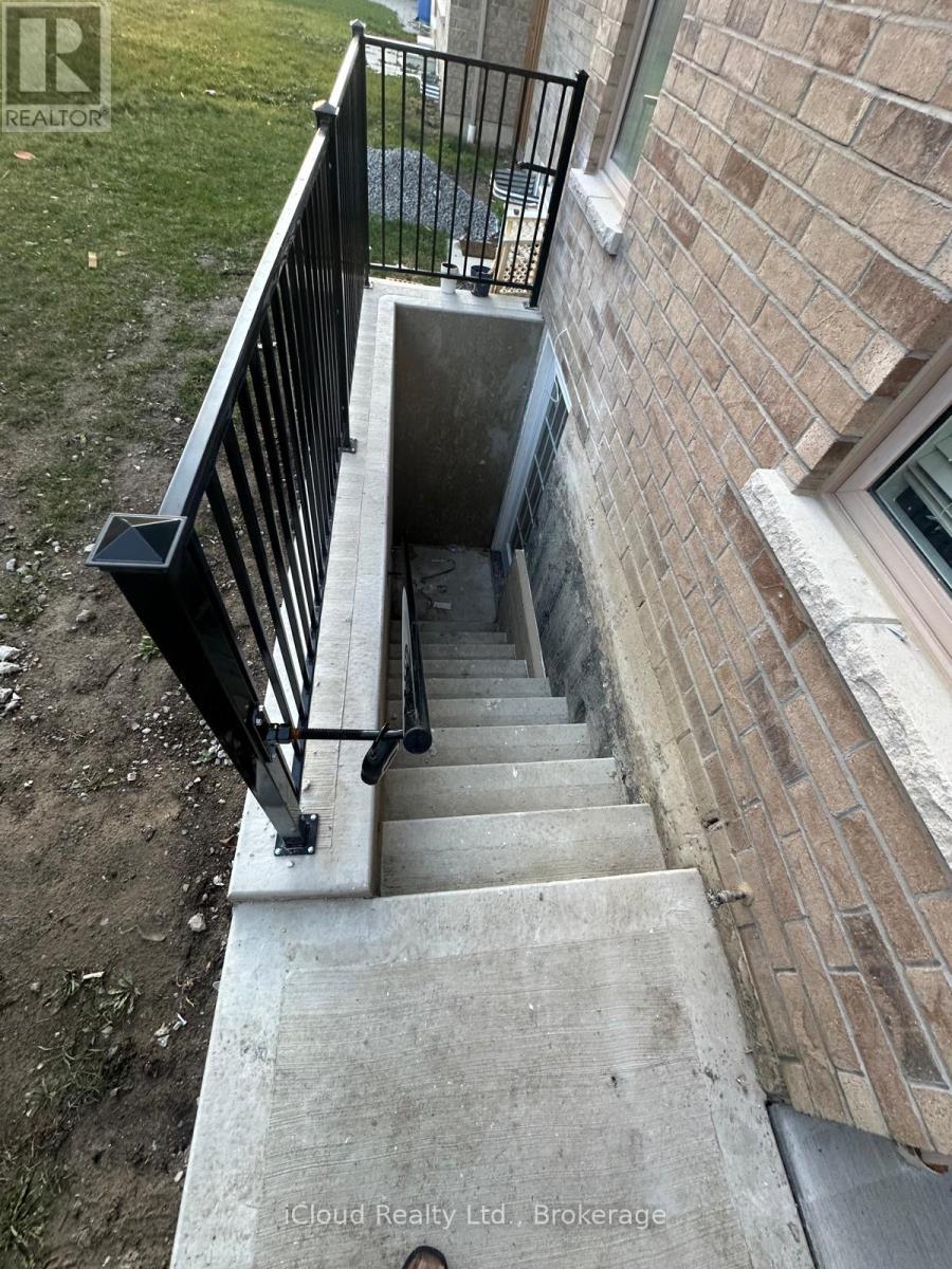 13 Raithby Crescent, Ajax, Ontario  L1Z 0S2 - Photo 4 - E12311848