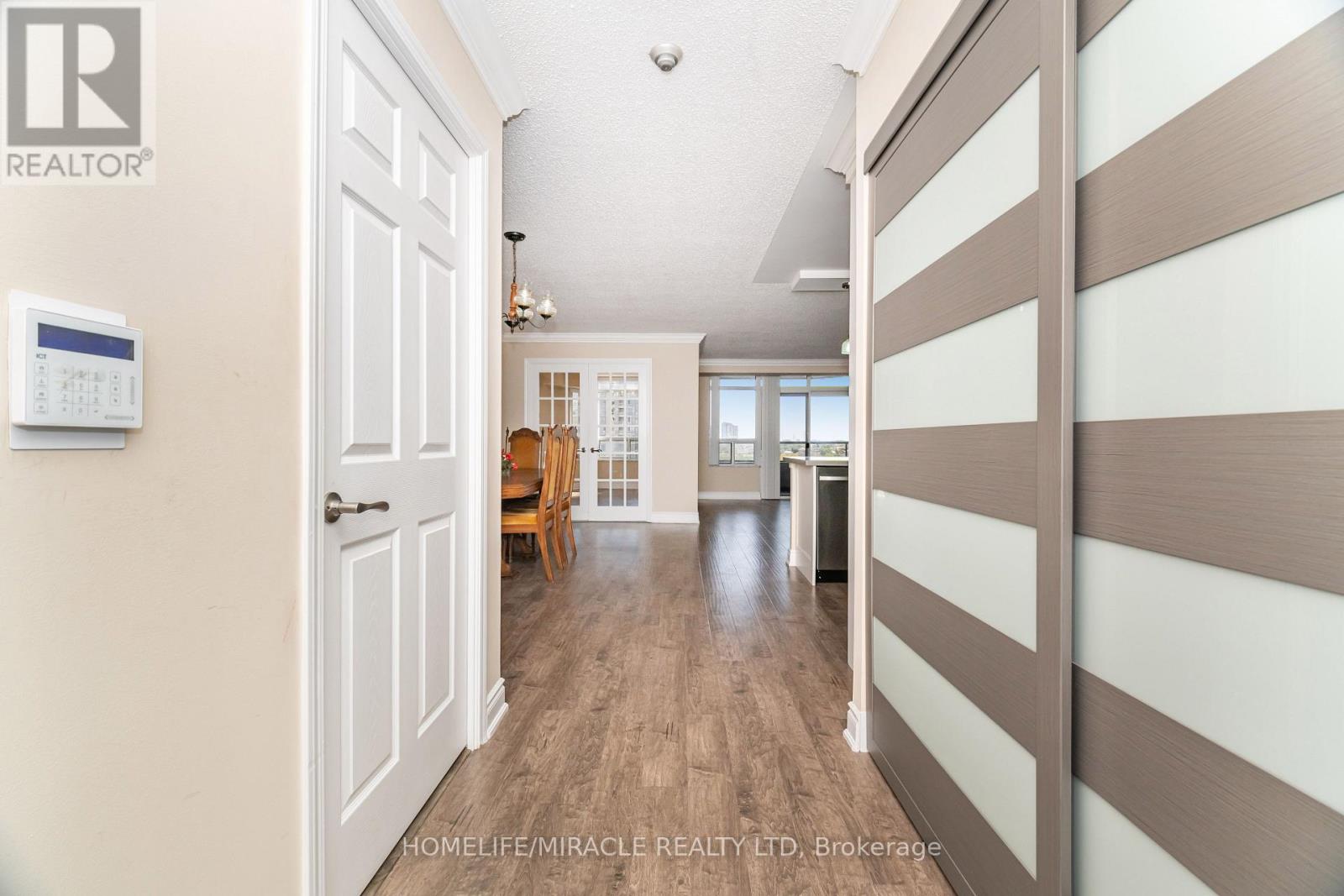 803 - 35 Kingsbridge Garden Circle, Mississauga, Ontario  L5R 3Z5 - Photo 13 - W12650514