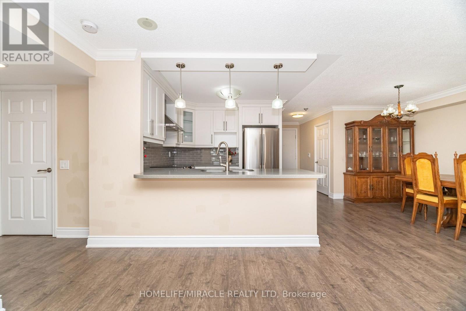 803 - 35 Kingsbridge Garden Circle, Mississauga, Ontario  L5R 3Z5 - Photo 14 - W12650514