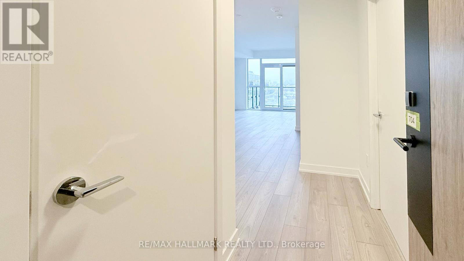 704 - 1007 The Queensway, Toronto, Ontario  M8Z 0H4 - Photo 2 - W12650520