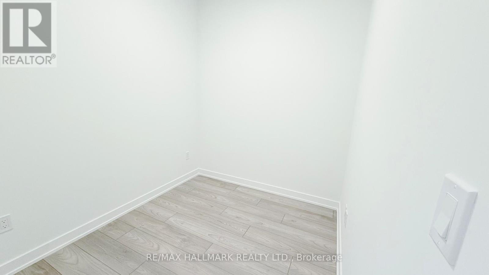 704 - 1007 The Queensway, Toronto, Ontario  M8Z 0H4 - Photo 4 - W12650520