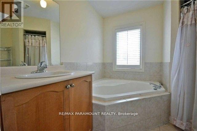 39 Seahorse Avenue, Brampton, Ontario  L6V 4N7 - Photo 10 - W12650548