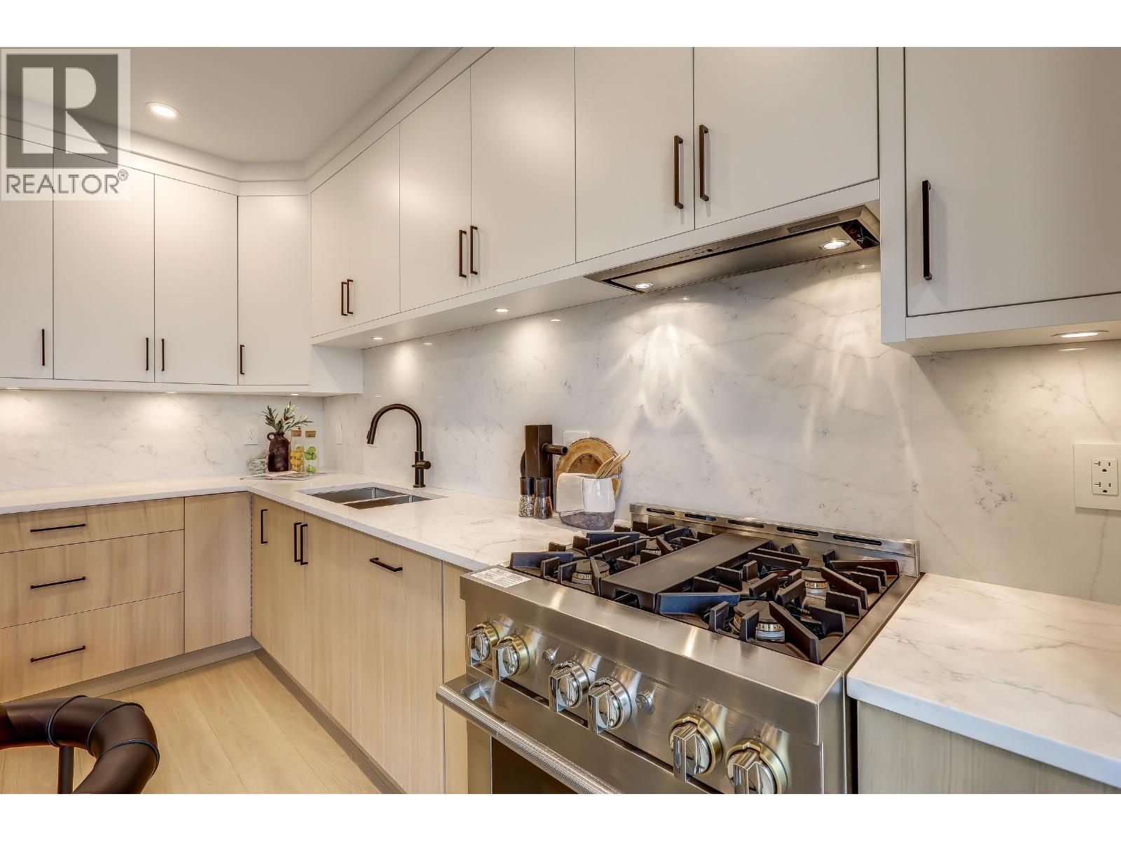 2 3695 E 26 Avenue, Vancouver, British Columbia  V5R 2M7 - Photo 13 - R3061166