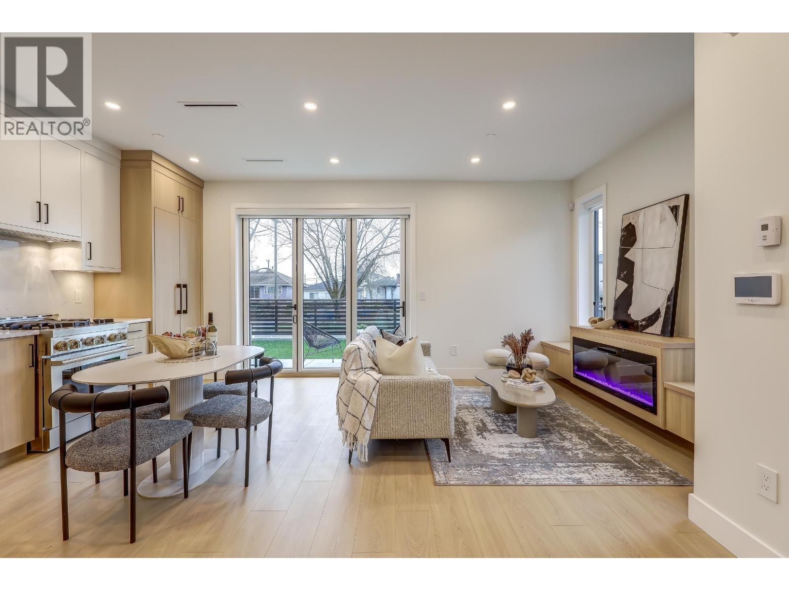 2 3695 E 26 Avenue, Vancouver, British Columbia  V5R 2M7 - Photo 3 - R3061166