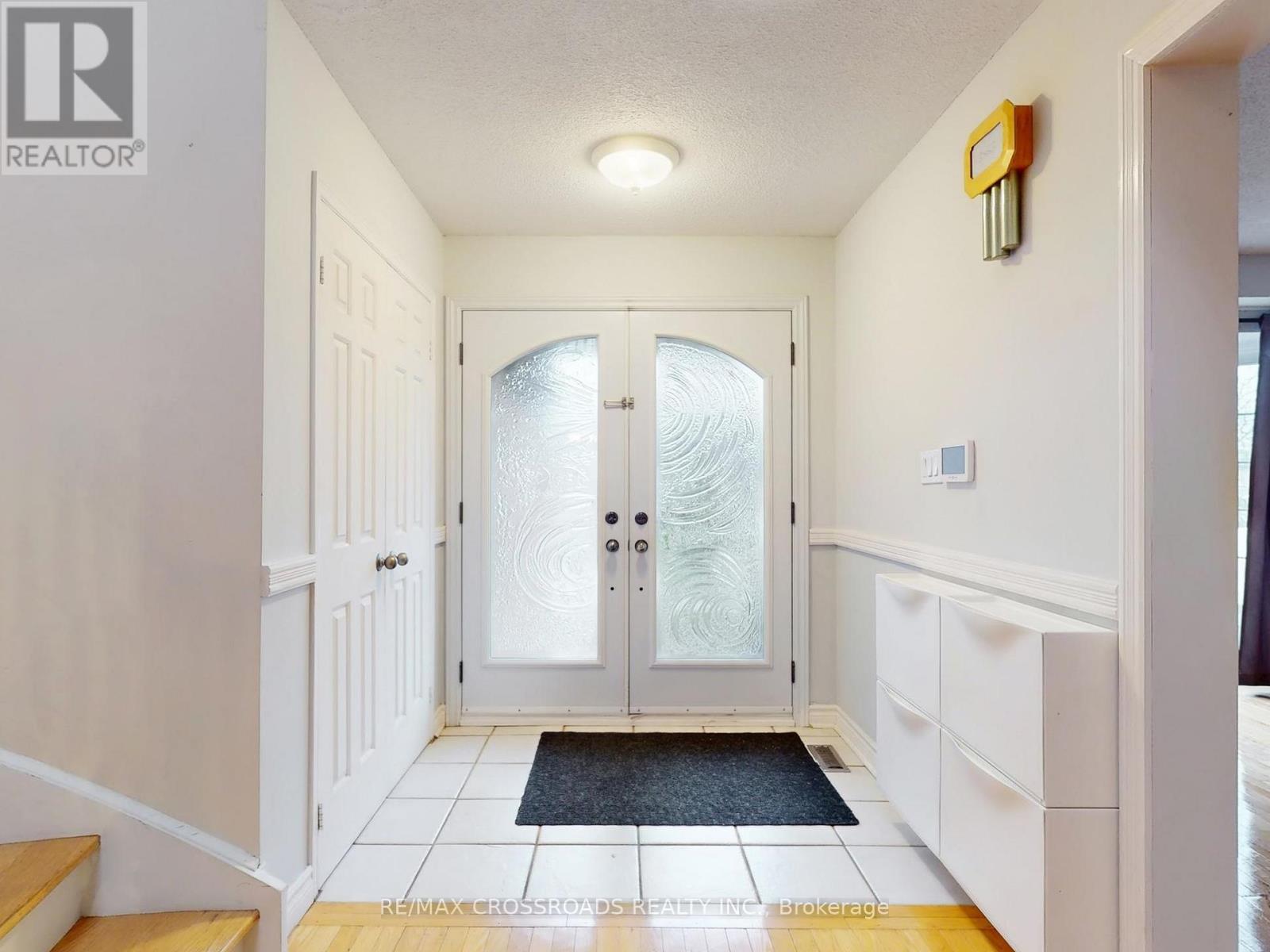 500 Lightfoot Place, Pickering, Ontario  L1V 5Z5 - Photo 3 - E12580976