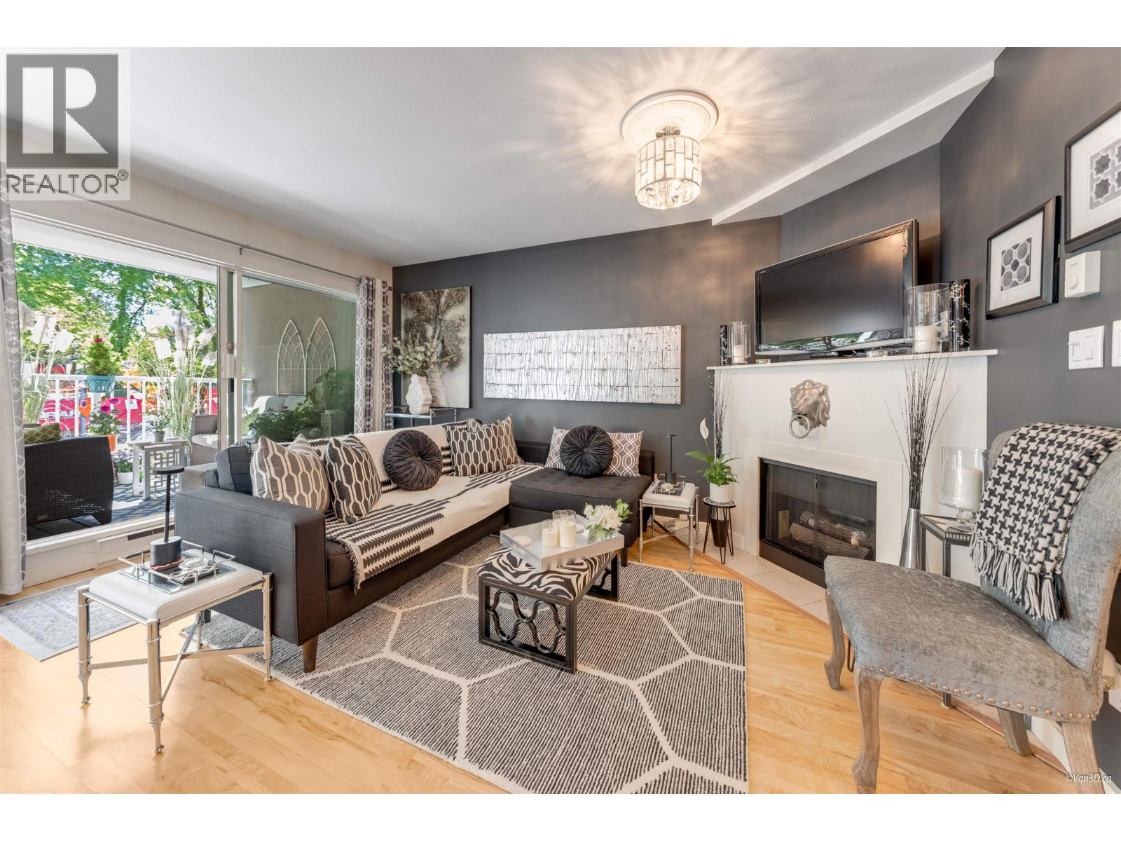 201 985 10TH AVENUE, Vancouver, British Columbia