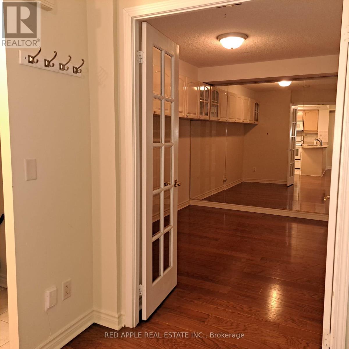 1506 - 350 Princess Royal Drive, Mississauga, Ontario  L5B 4N1 - Photo 7 - W12593008