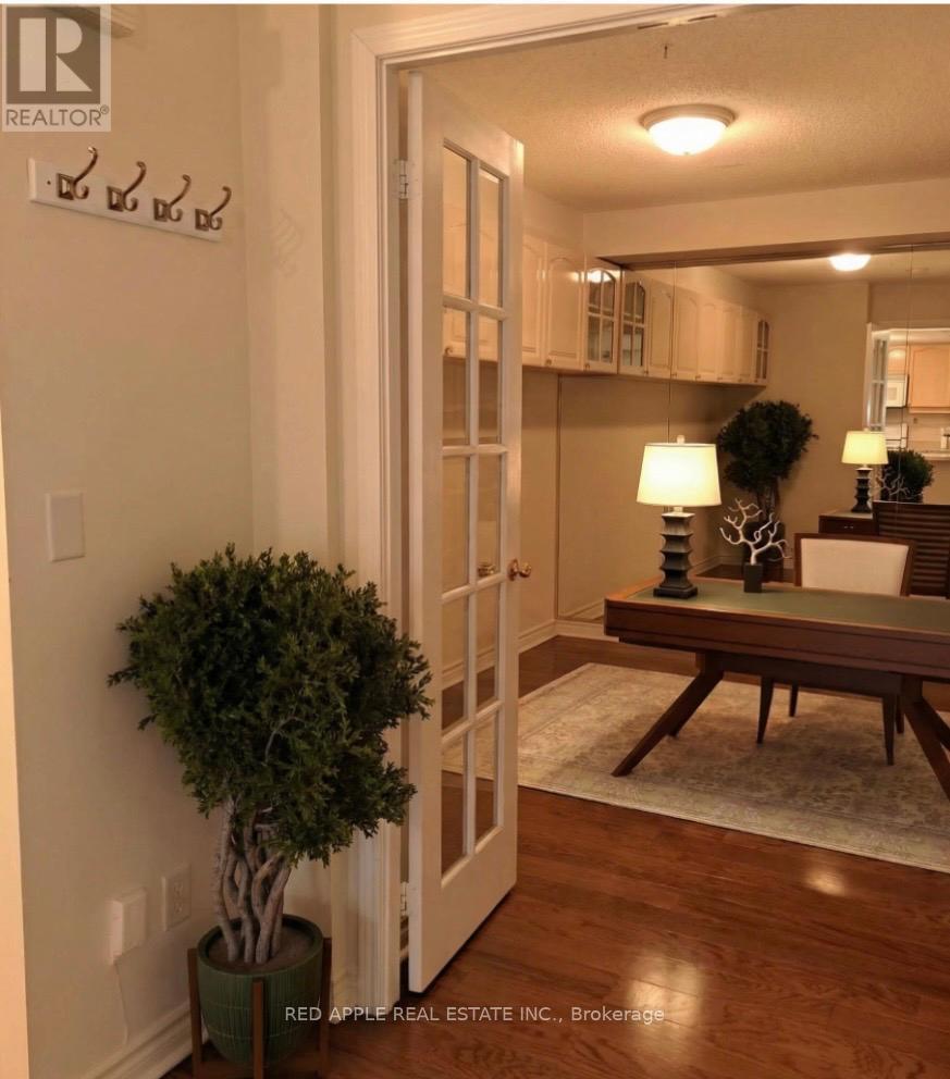 1506 - 350 Princess Royal Drive, Mississauga, Ontario  L5B 4N1 - Photo 4 - W12593008