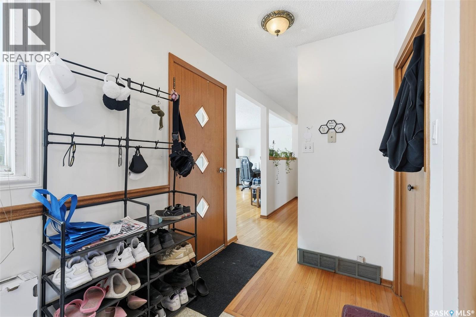 106 112th Street W, Saskatoon, Saskatchewan  S7N 1T7 - Photo 2 - SK025902