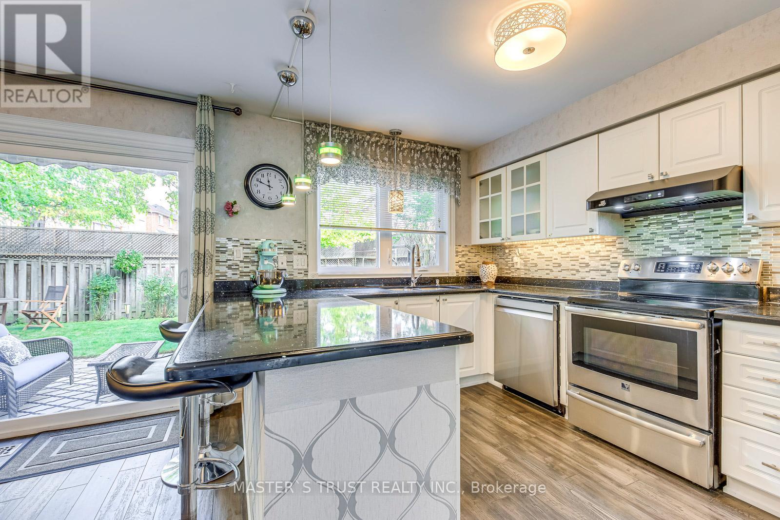 66 Snow Leopard Court, Brampton, Ontario  L6R 2L7 - Photo 19 - W12650568