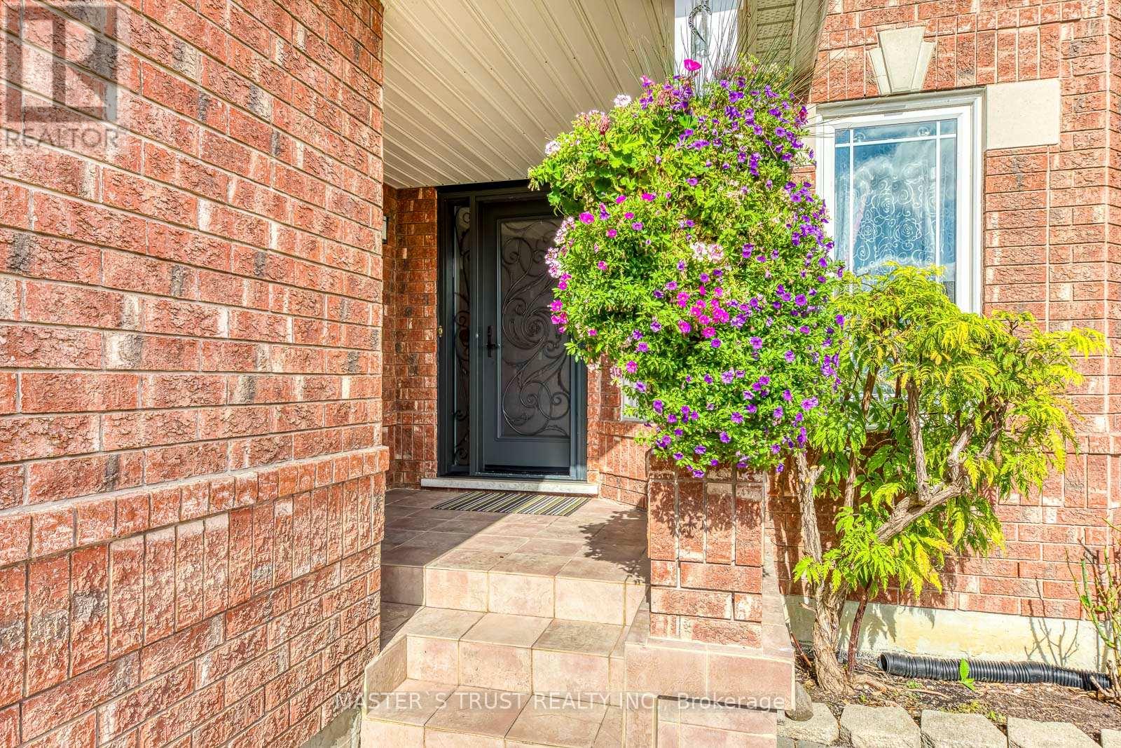 66 Snow Leopard Court, Brampton, Ontario  L6R 2L7 - Photo 5 - W12650568