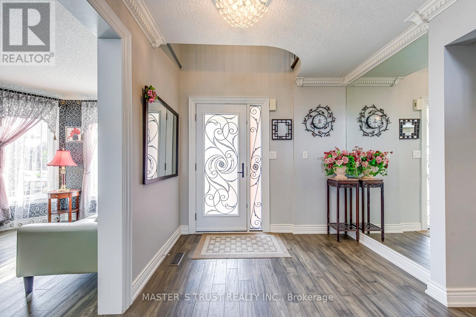 66 Snow Leopard Court, Brampton, Ontario  L6R 2L7 - Photo 6 - W12650568