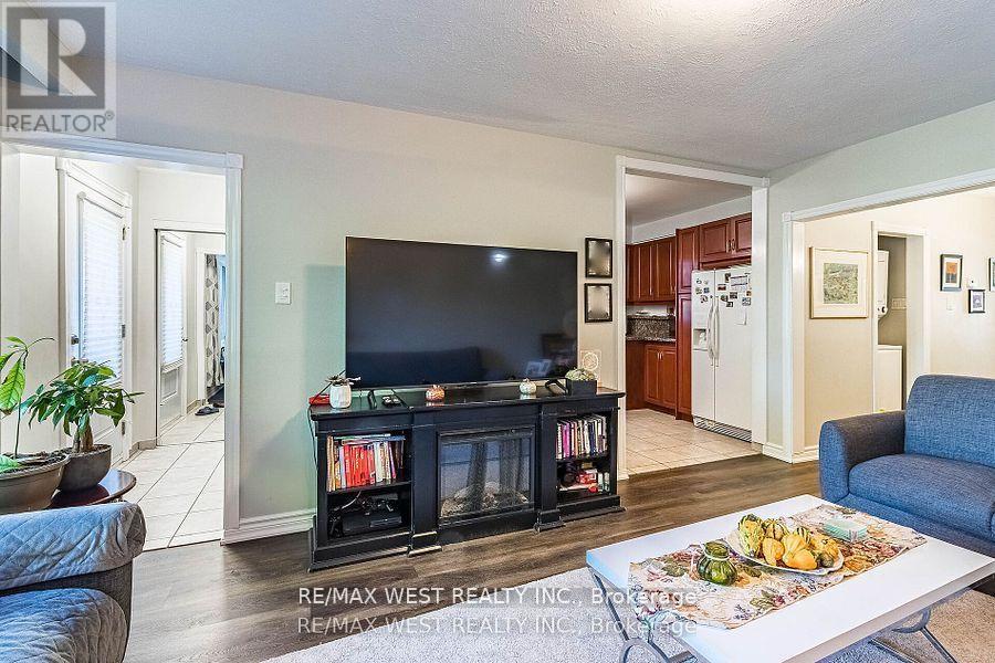 Main - 24 Clarion Road, Toronto, Ontario  M9R 3Y5 - Photo 12 - W12650586