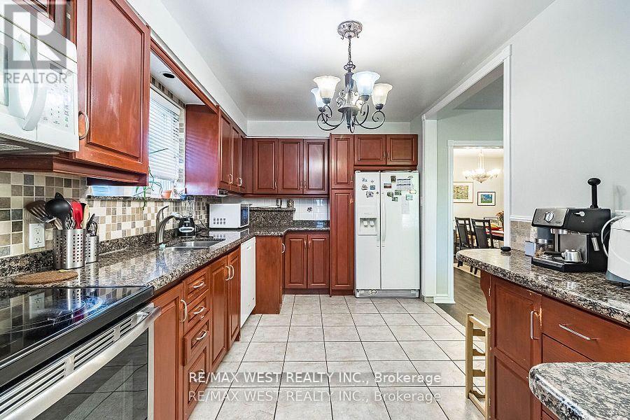 Main - 24 Clarion Road, Toronto, Ontario  M9R 3Y5 - Photo 4 - W12650586