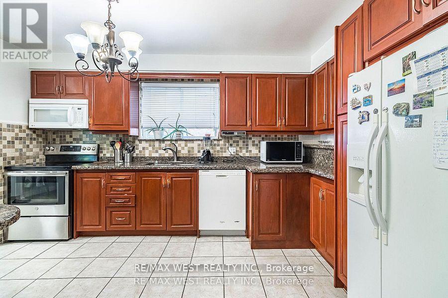 Main - 24 Clarion Road, Toronto, Ontario  M9R 3Y5 - Photo 5 - W12650586