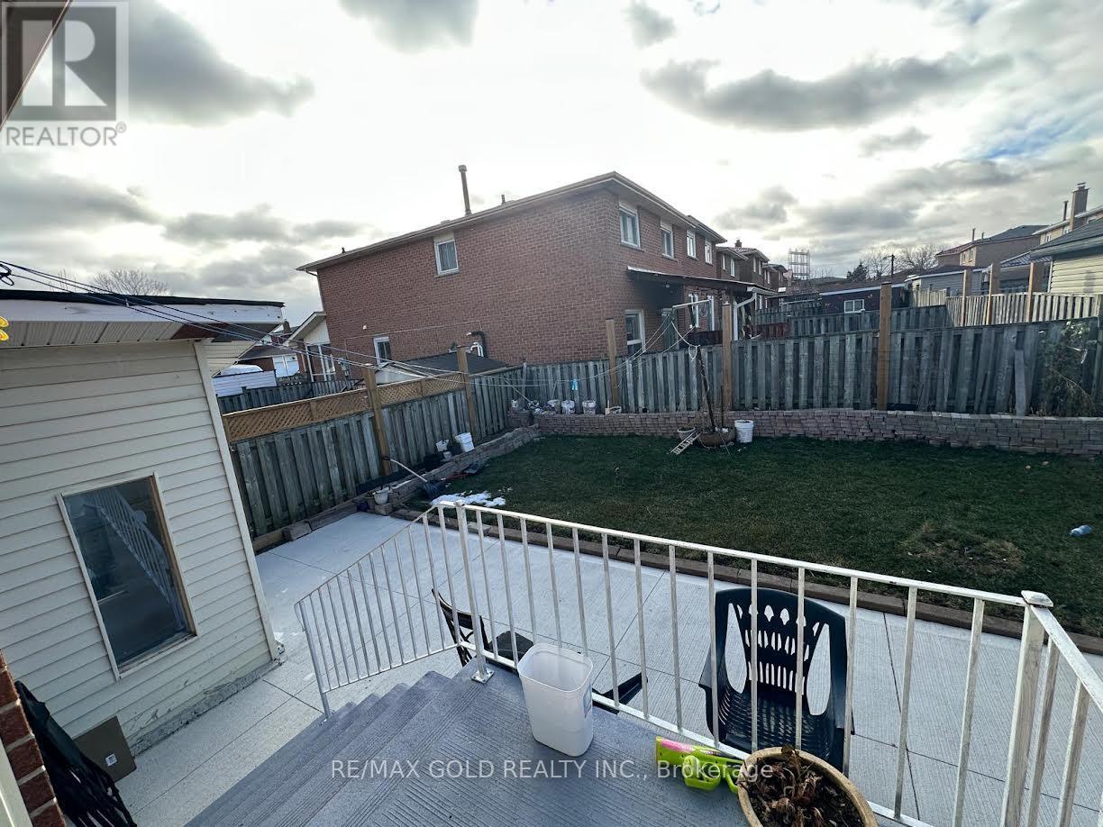 133 Cabernet Circle, Toronto, Ontario  M9V 4Z2 - Photo 10 - W12650590