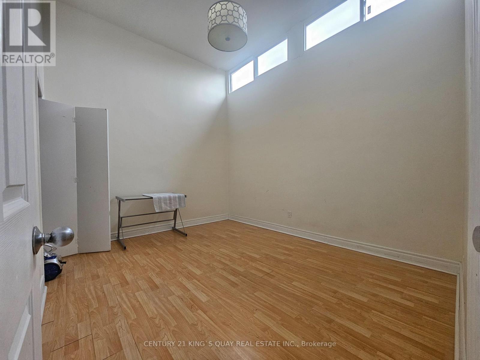 2nd Flr - 1541 O'connor Drive, Toronto, Ontario  M4B 2V7 - Photo 3 - E12637714