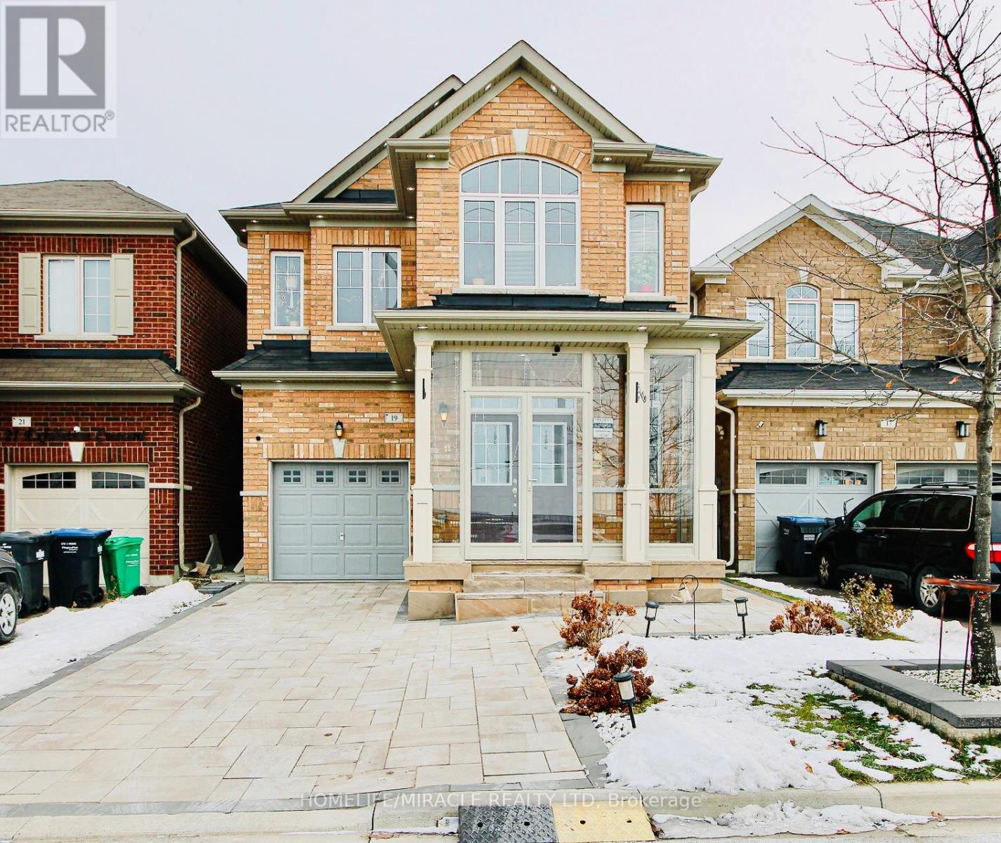 19 EXHIBITION CRESCENT, Brampton, Ontario