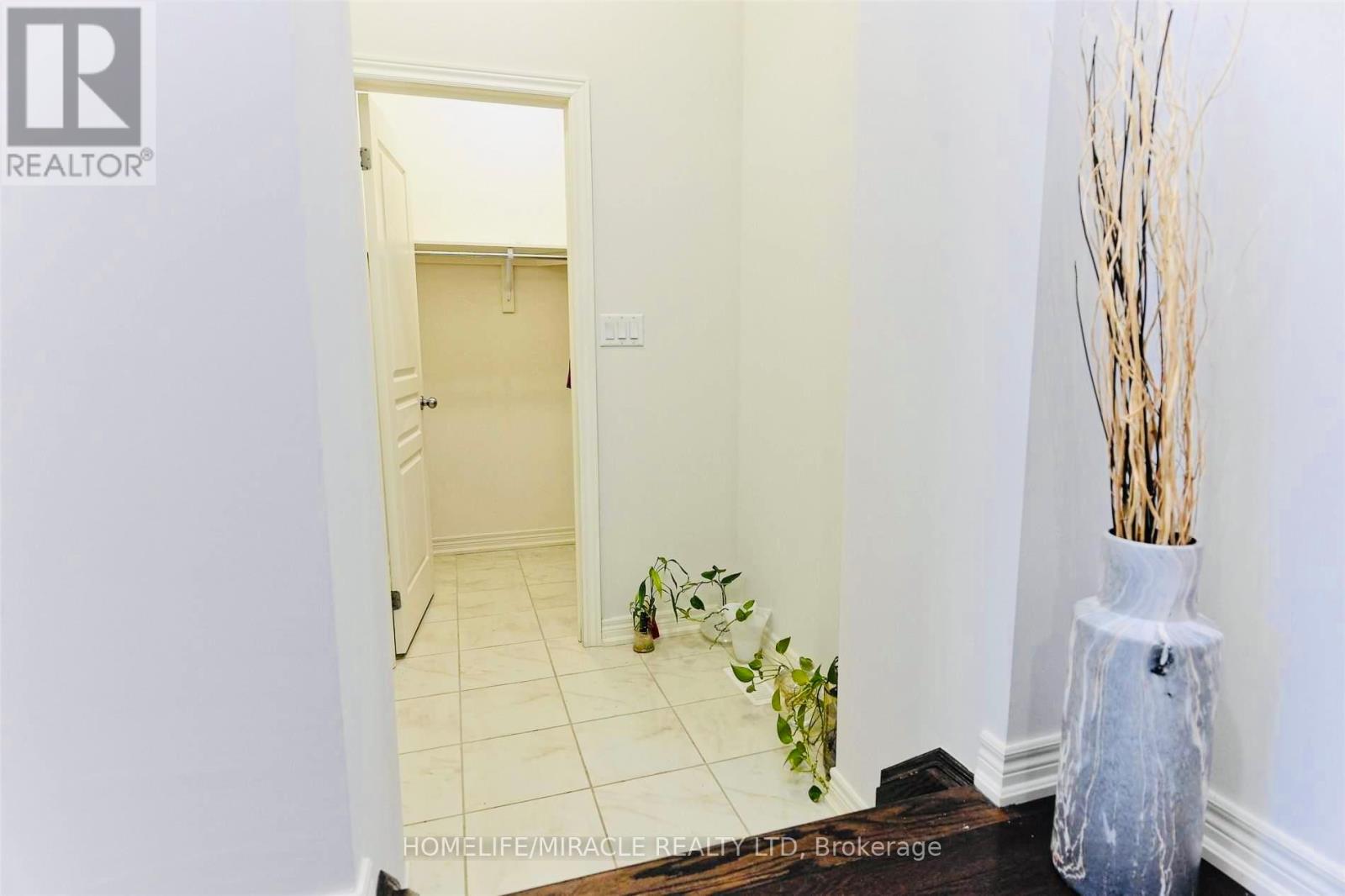 19 Exhibition Crescent, Brampton, Ontario  L7A 4B9 - Photo 13 - W12650596