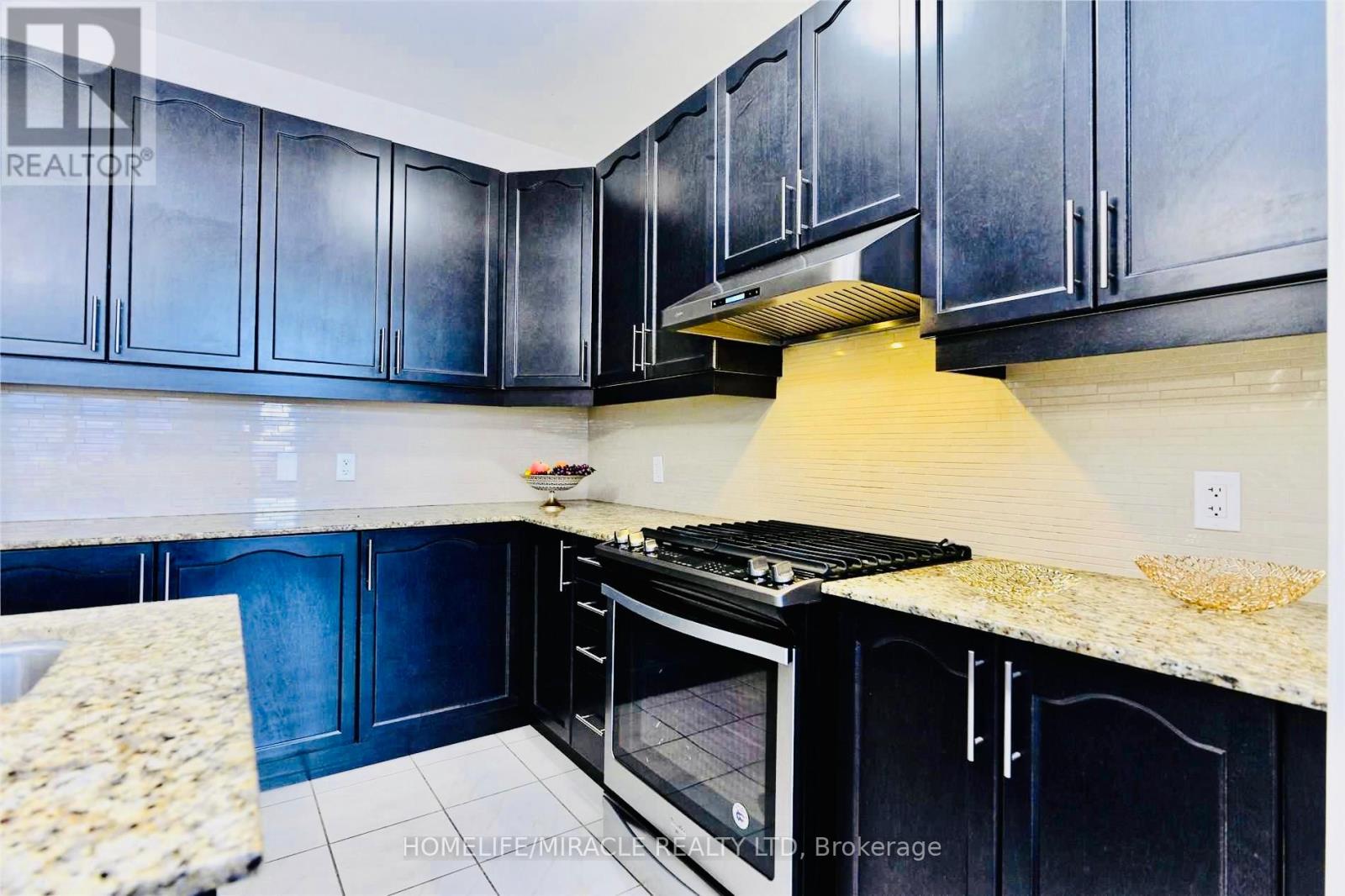 19 Exhibition Crescent, Brampton, Ontario  L7A 4B9 - Photo 15 - W12650596