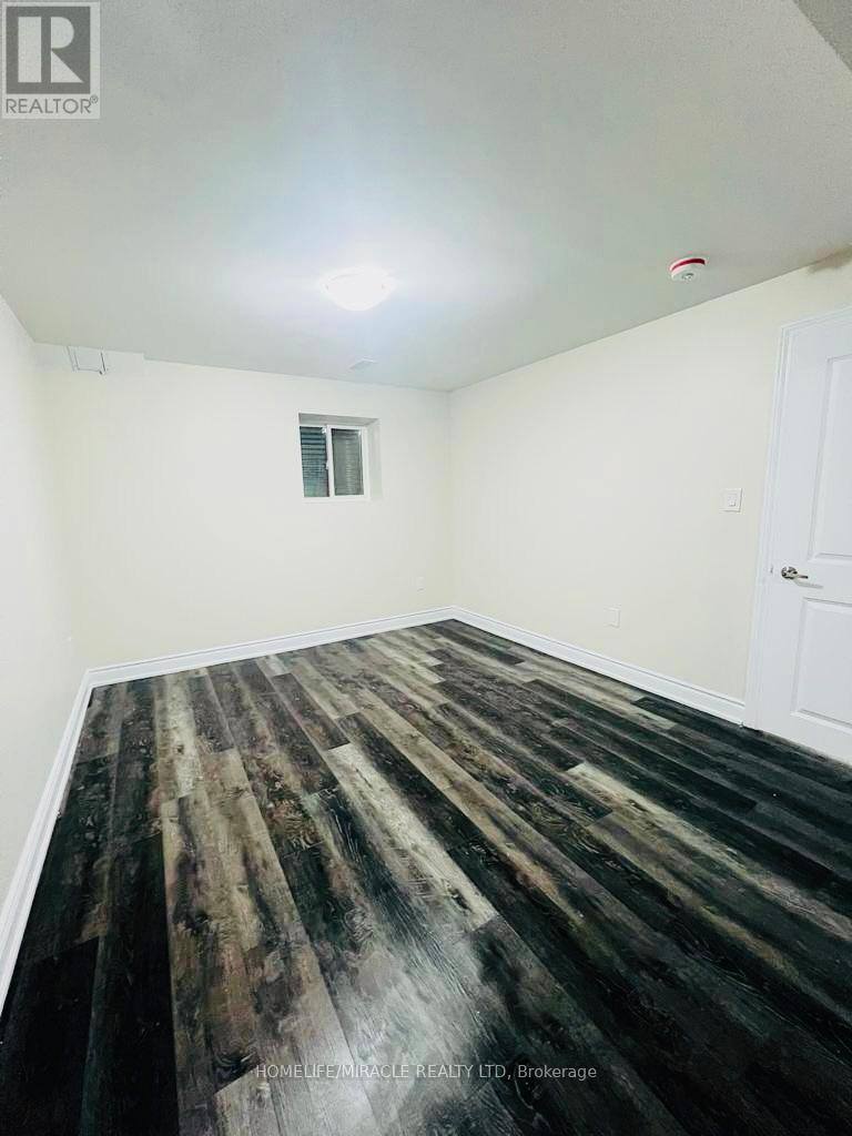 19 Exhibition Crescent, Brampton, Ontario  L7A 4B9 - Photo 2 - W12650596