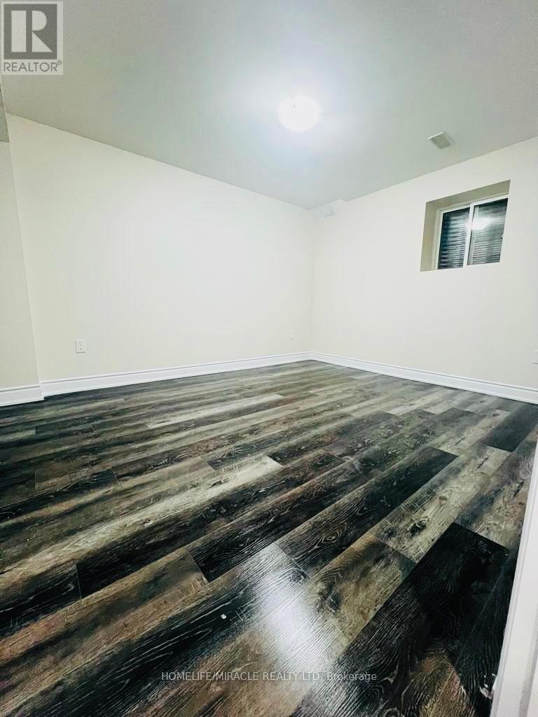 19 Exhibition Crescent, Brampton, Ontario  L7A 4B9 - Photo 3 - W12650596