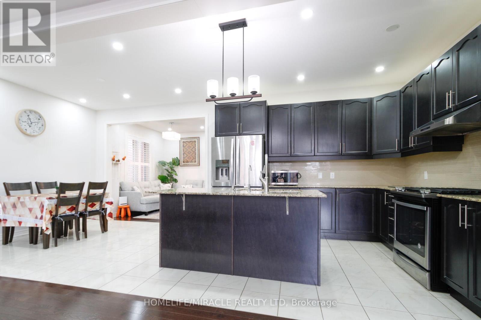 19 Exhibition Crescent, Brampton, Ontario  L7A 4B9 - Photo 32 - W12650596