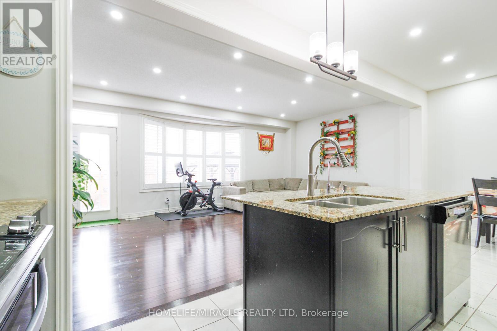 19 Exhibition Crescent, Brampton, Ontario  L7A 4B9 - Photo 34 - W12650596