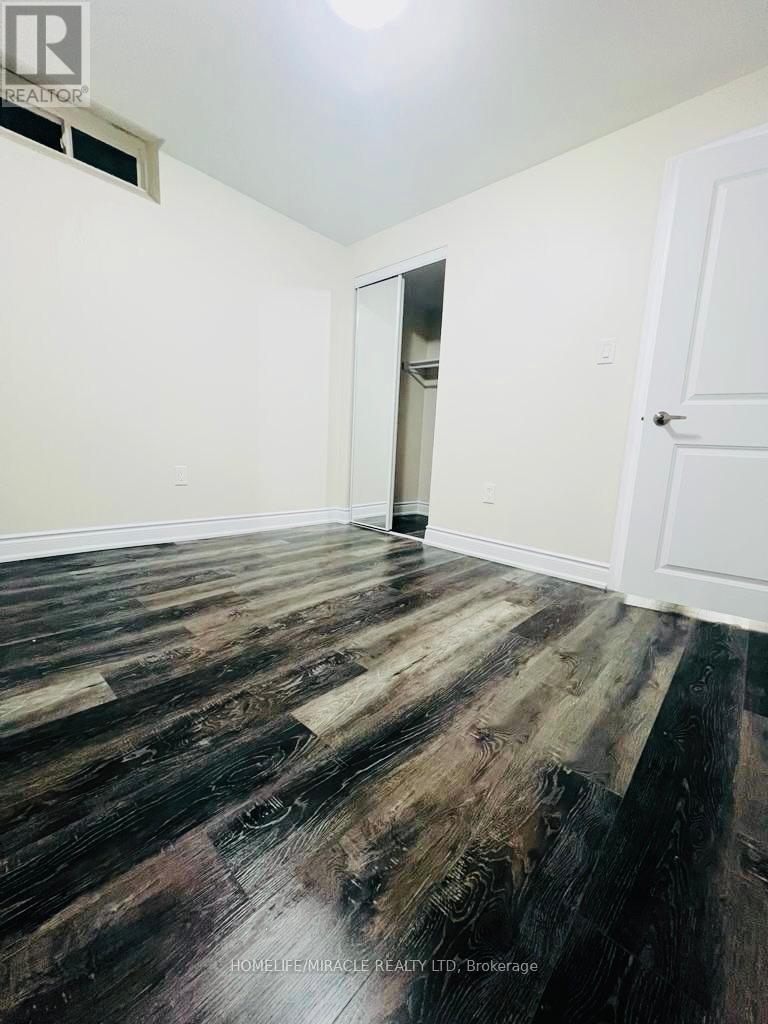 19 Exhibition Crescent, Brampton, Ontario  L7A 4B9 - Photo 7 - W12650596