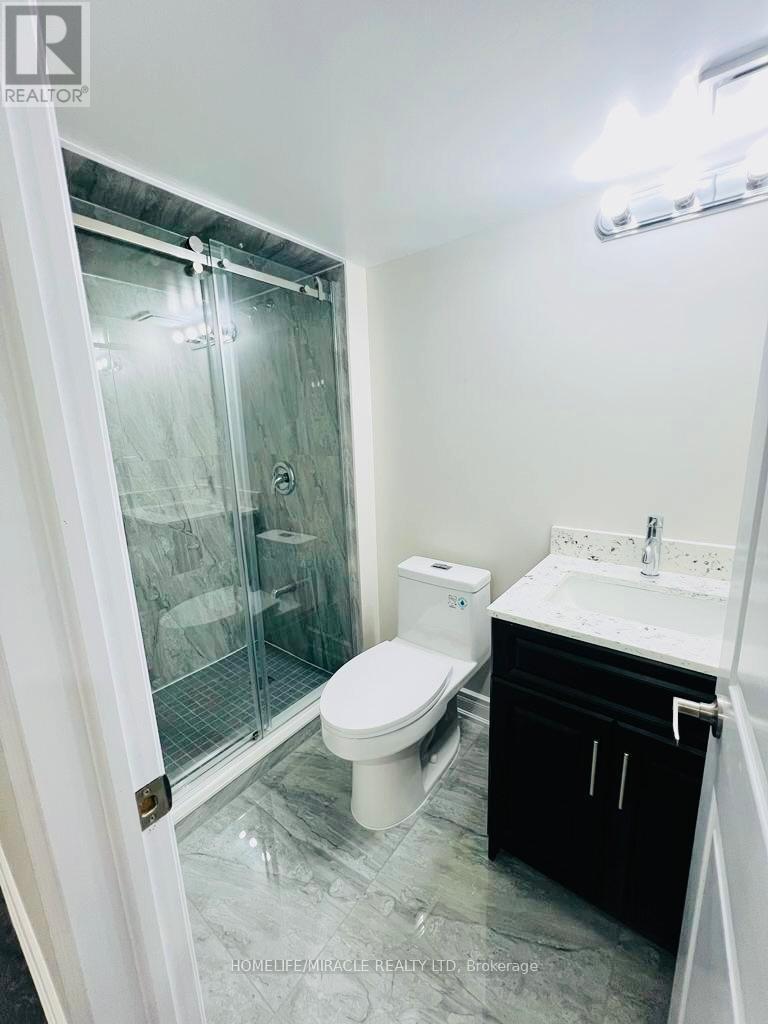 19 Exhibition Crescent, Brampton, Ontario  L7A 4B9 - Photo 8 - W12650596