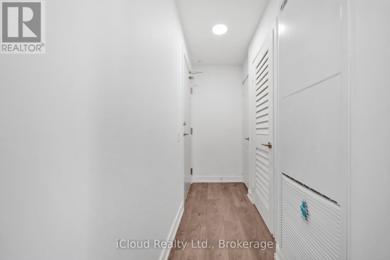 709 - 215 Veterans Drive, Brampton, Ontario  L7A 4S6 - Photo 4 - W12650598