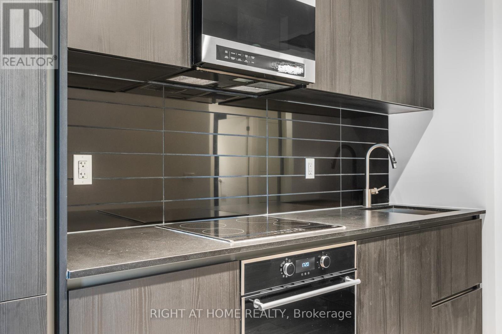 203n - 120 Broadway Avenue, Toronto, Ontario  M4P 0E9 - Photo 7 - C12650614