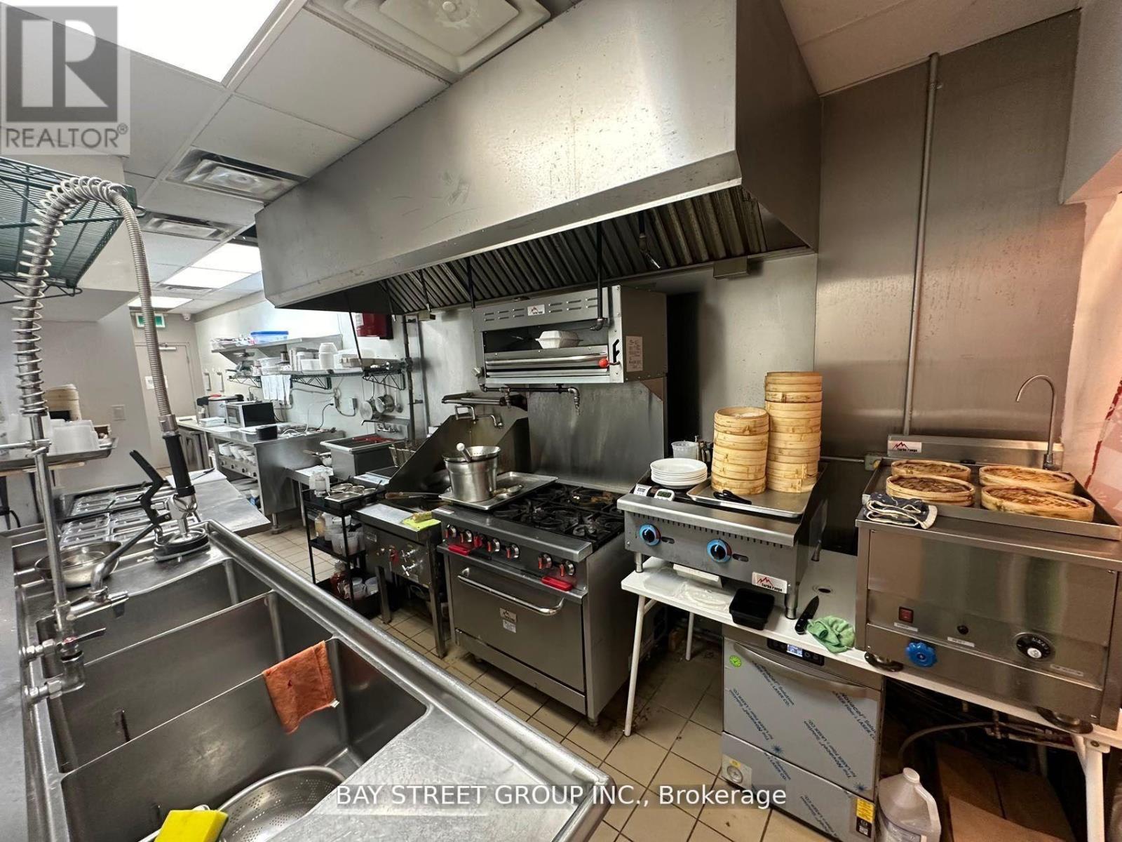 #100 - 510 Yonge Street, Toronto, Ontario  M4Y 1X9 - Photo 3 - C12650618