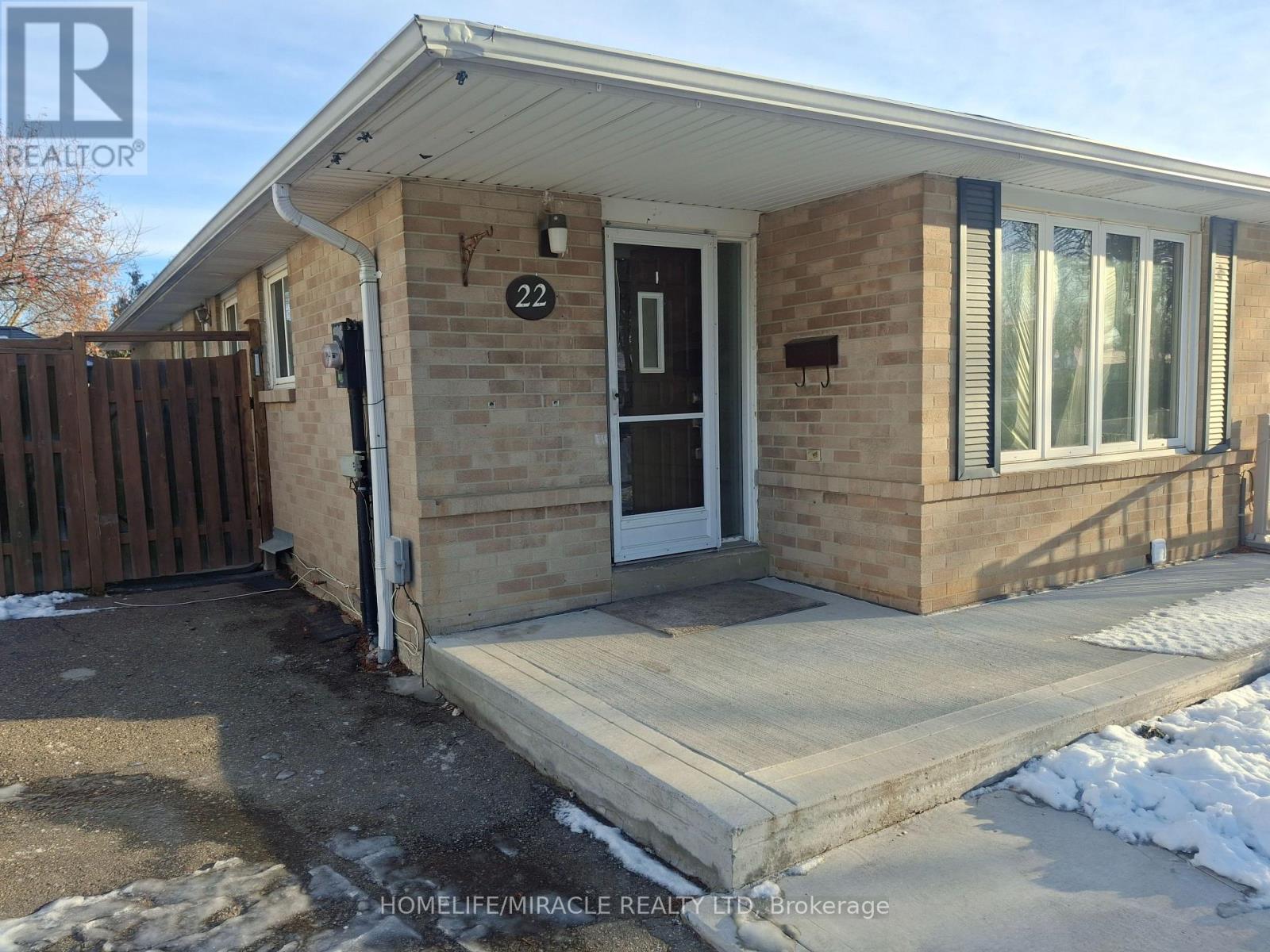 22 Graymar Road, Brampton, Ontario  L6S 1Z8 - Photo 2 - W12650644