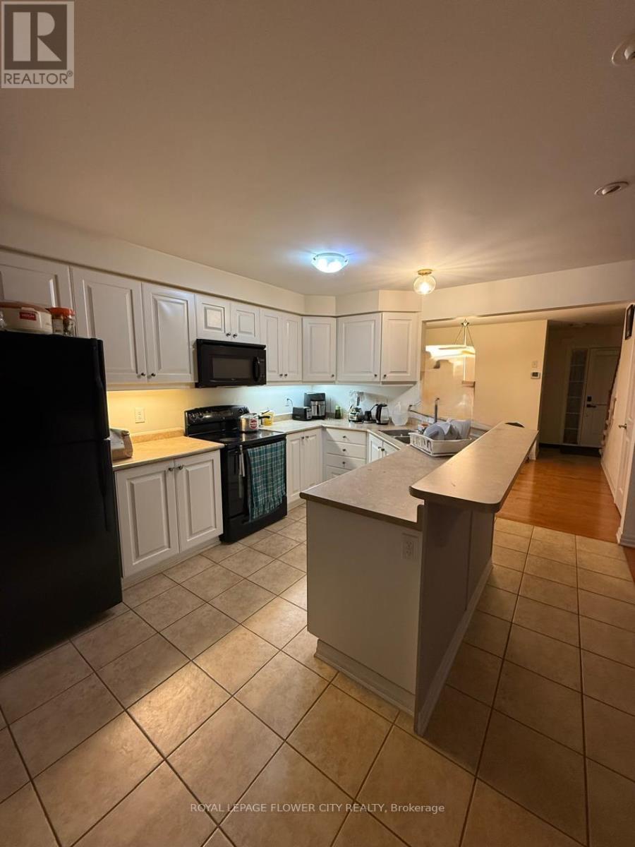 12 Osgoode Street, Cambridge, Ontario  N3C 0C2 - Photo 4 - X12650622