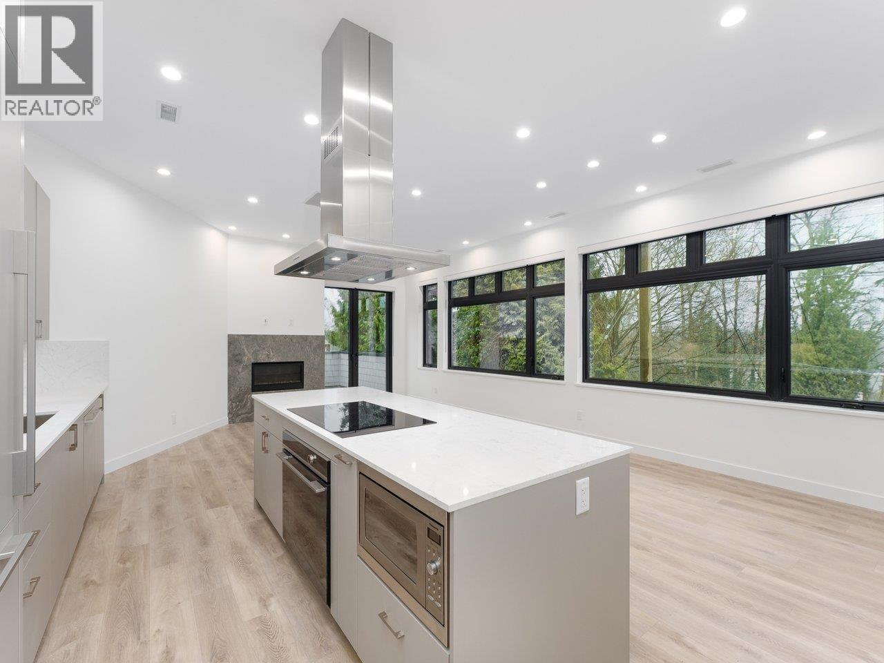 1123 E Keith Road, North Vancouver, British Columbia  V7L 1X4 - Photo 5 - R3074932