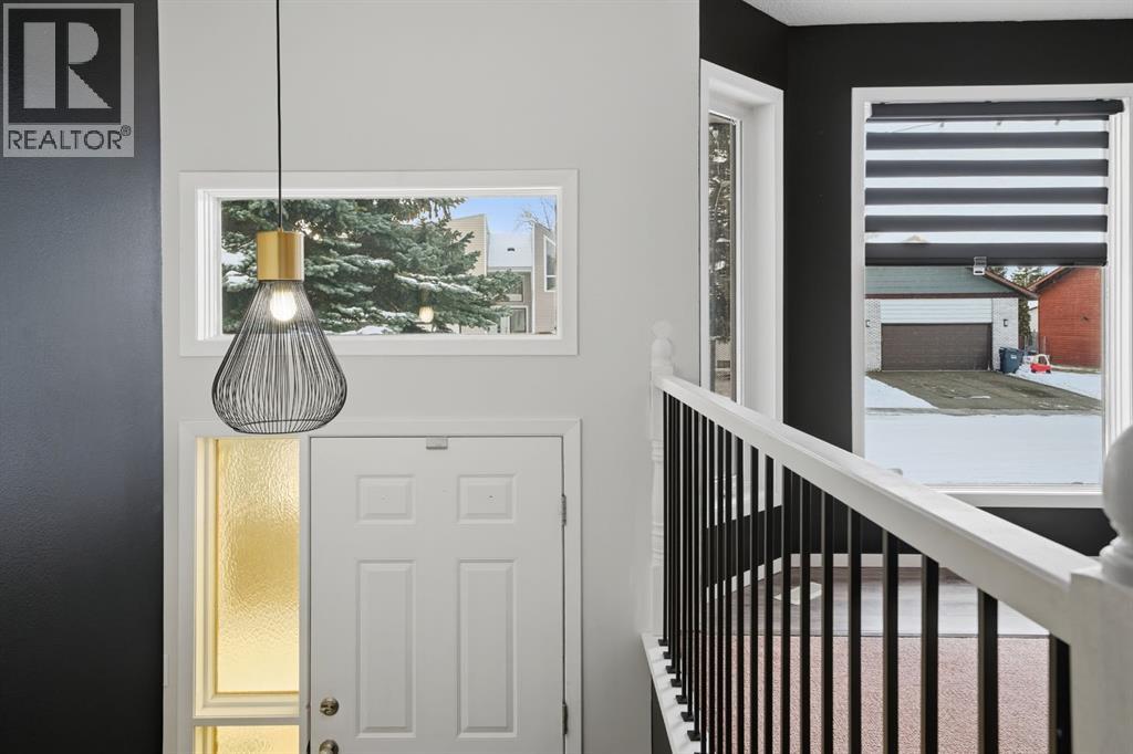 56 Marion Crescent, Red Deer, Alberta  T4R 1N2 - Photo 3 - A2273901