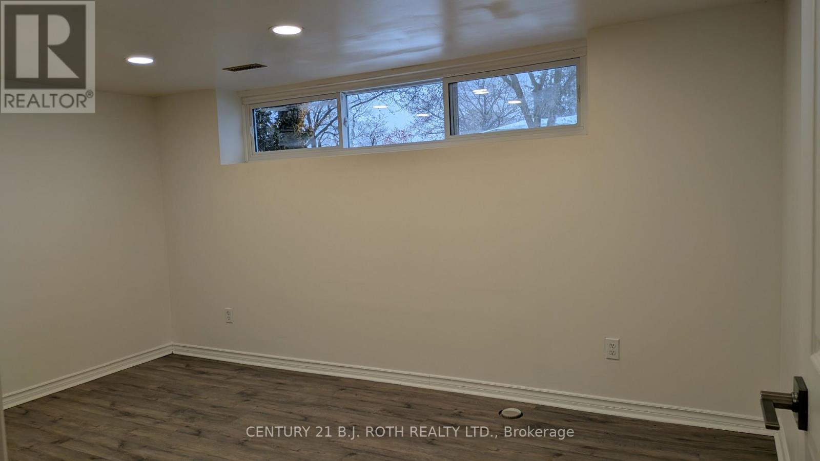 B - 20 Meadowland Avenue, Barrie, Ontario  L4N 2Y4 - Photo 12 - S12645326