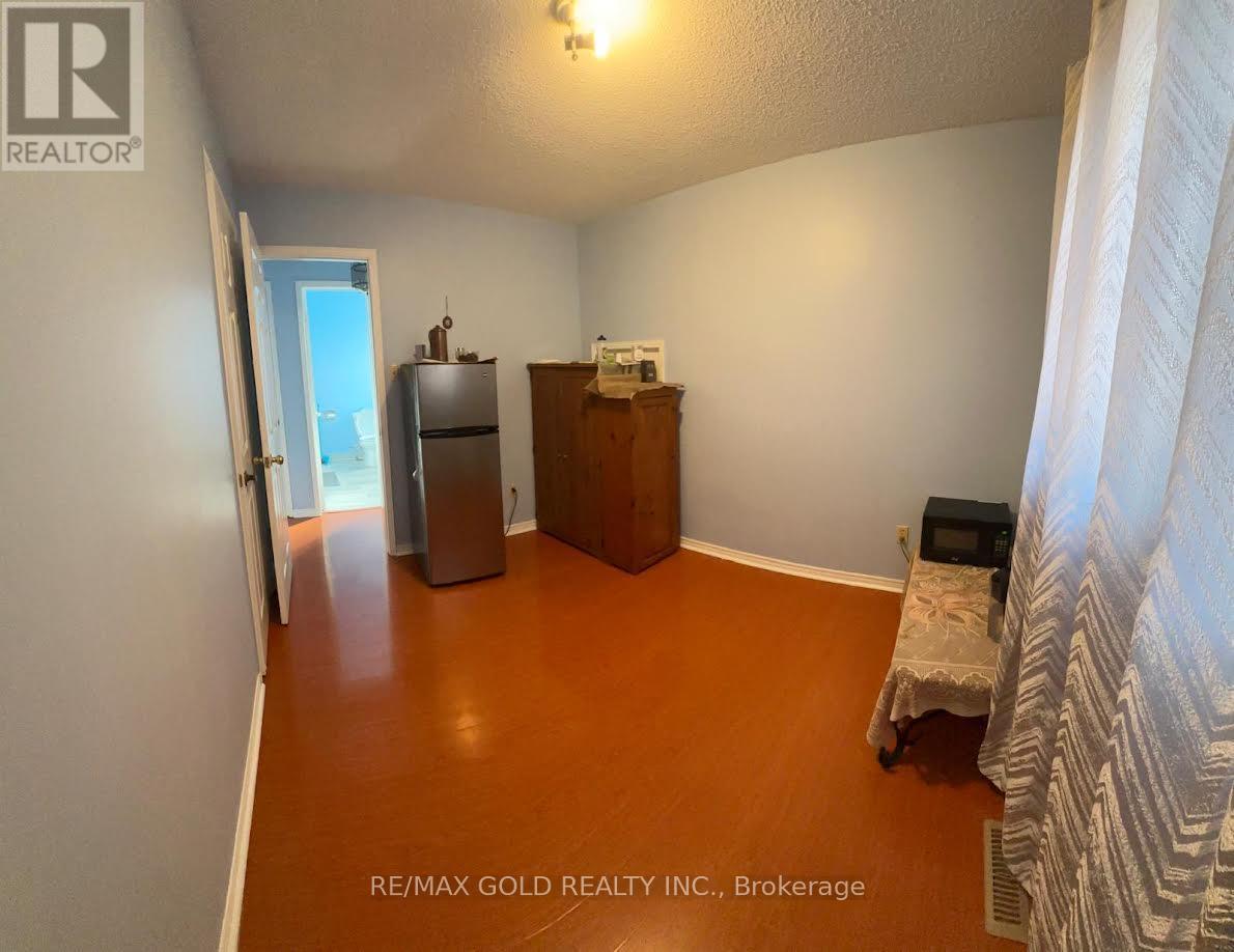 133 Cabernet Circle, Toronto, Ontario  M9V 4Z2 - Photo 17 - W12650590