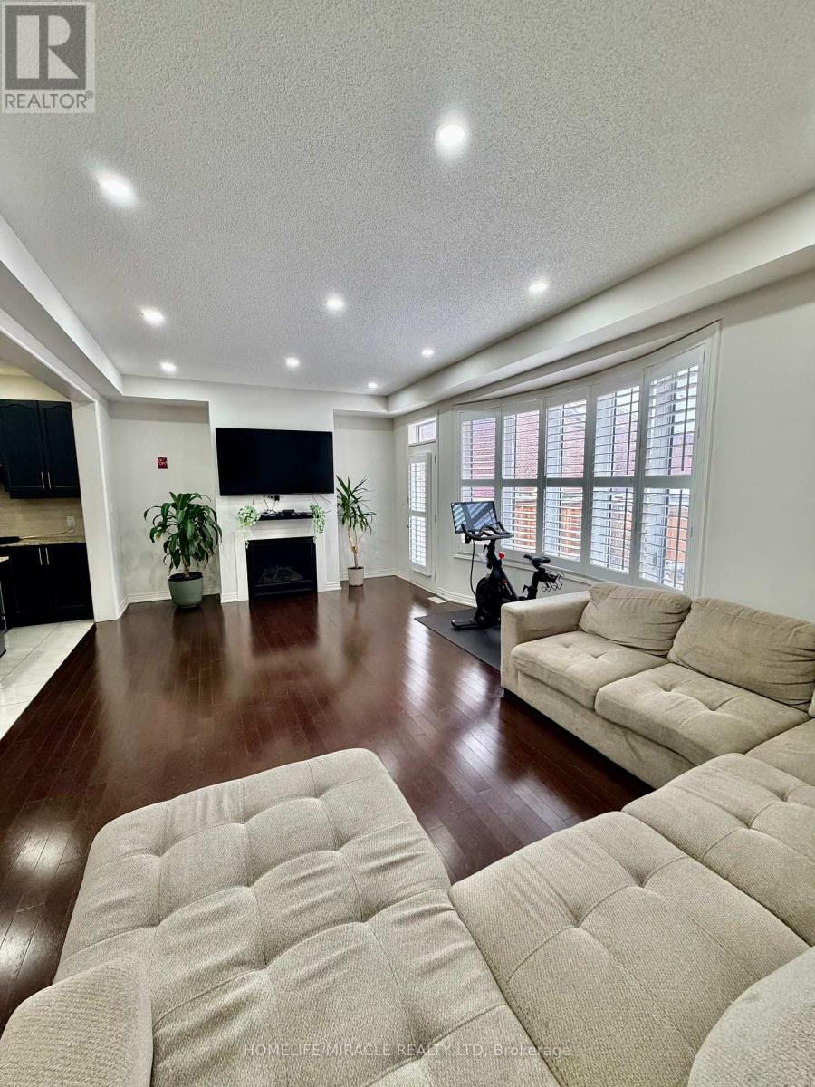 19 Exhibition Crescent, Brampton, Ontario  L7A 4B9 - Photo 36 - W12650596