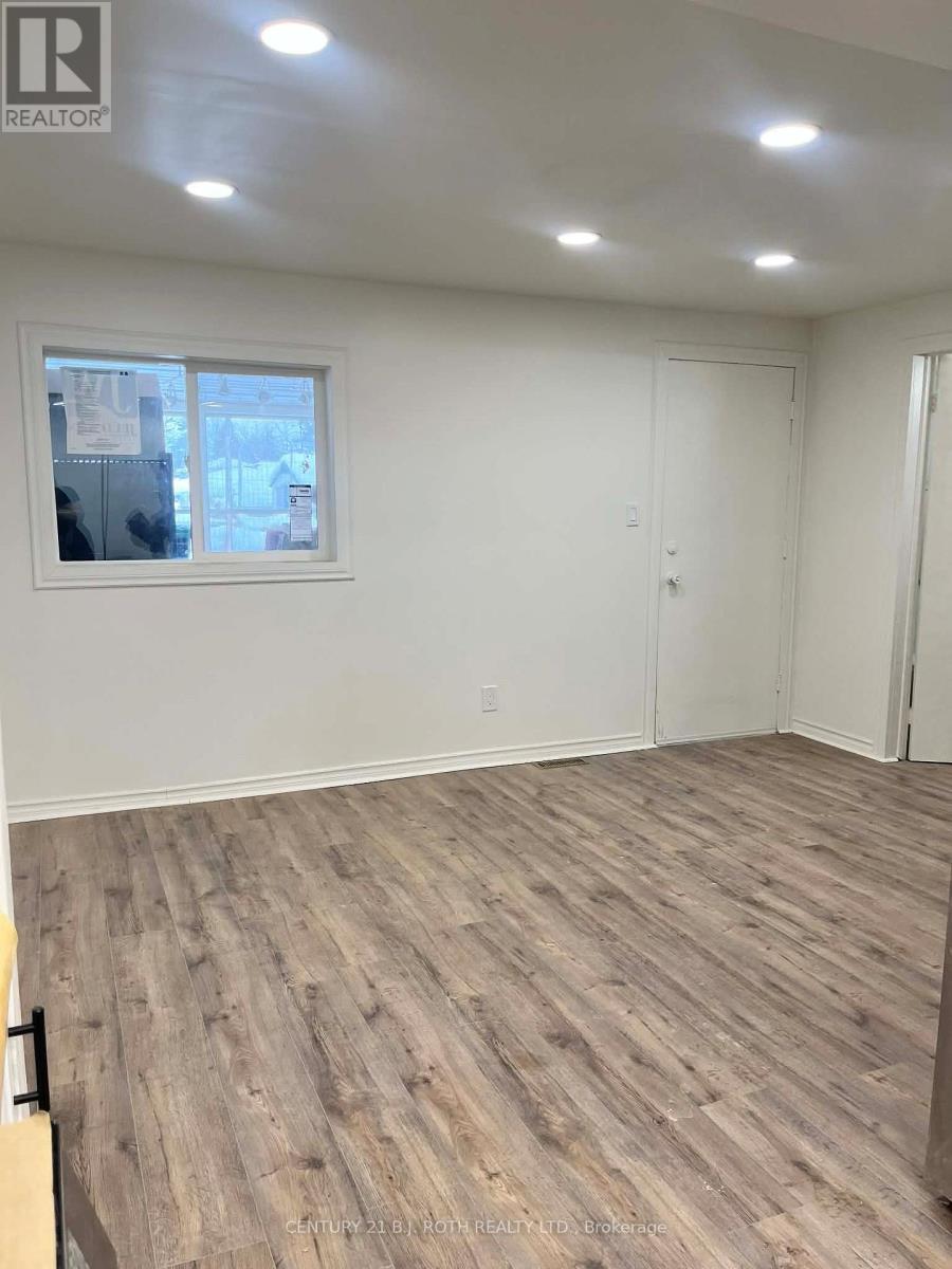 B - 20 Meadowland Avenue, Barrie, Ontario  L4N 2Y4 - Photo 9 - S12645326