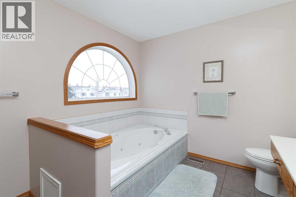 247 Mt Selkirk Close Se, Calgary, Alberta  T2Z 2P7 - Photo 19 - A2275461