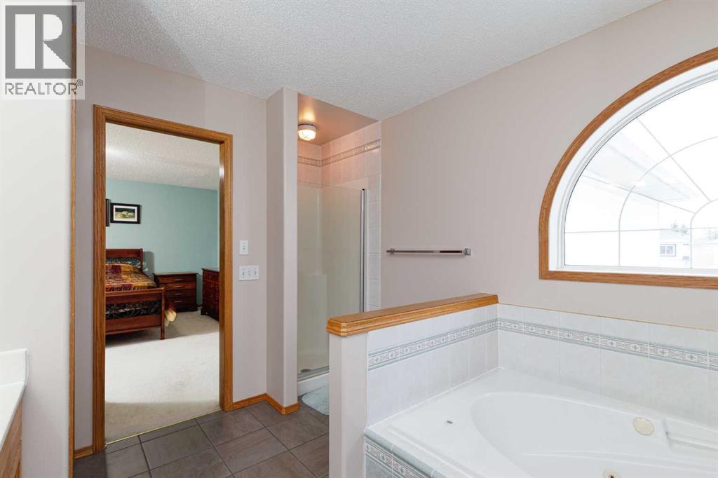 247 Mt Selkirk Close Se, Calgary, Alberta  T2Z 2P7 - Photo 21 - A2275461