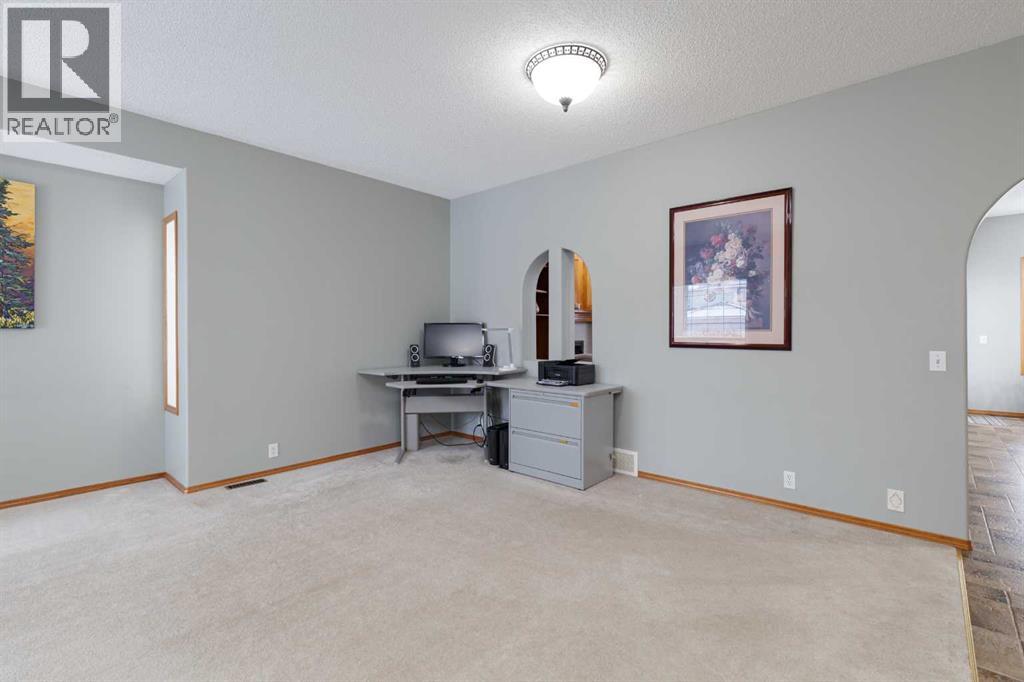 247 Mt Selkirk Close Se, Calgary, Alberta  T2Z 2P7 - Photo 7 - A2275461