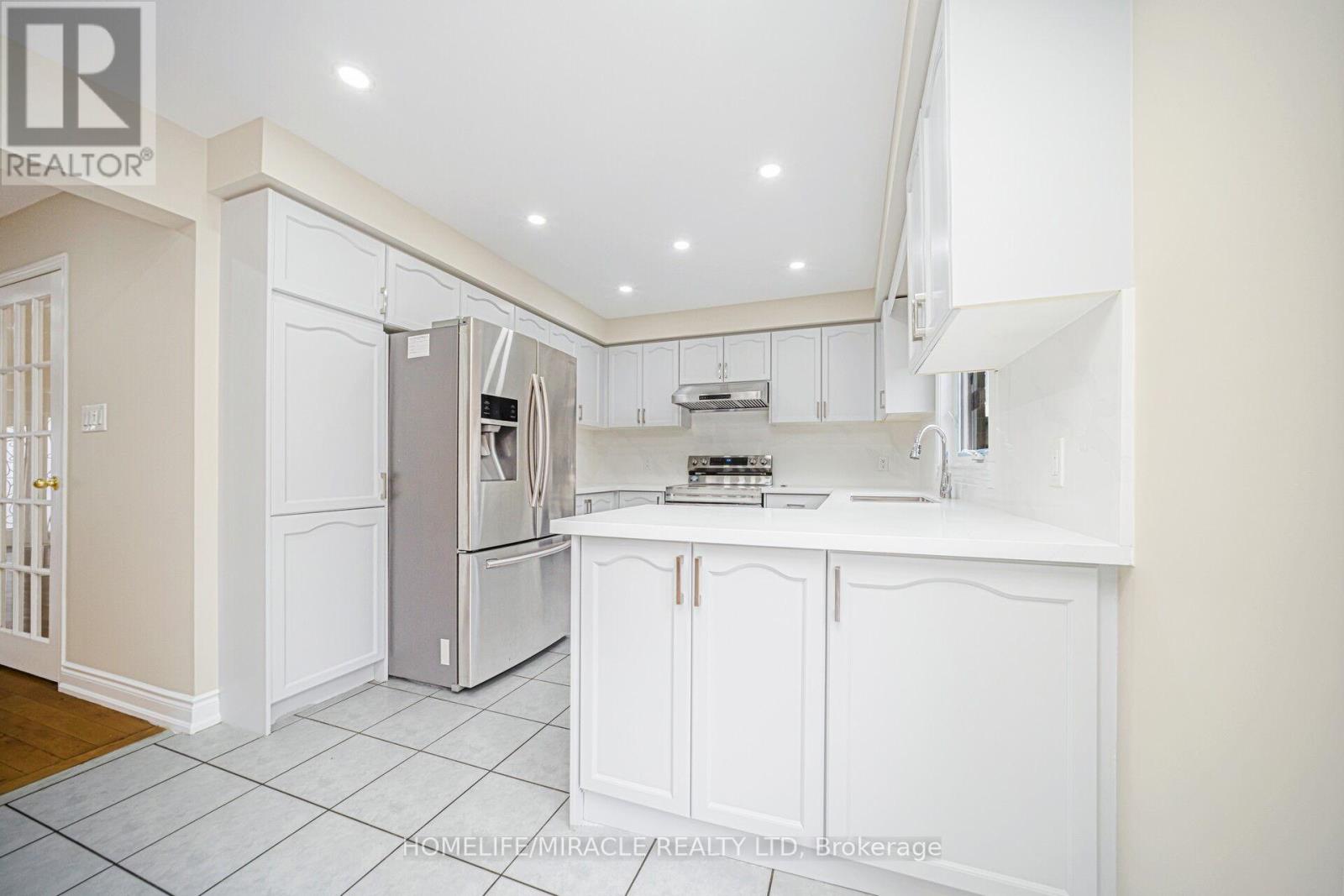 15 Starhill Crescent, Brampton, Ontario  L6R 2P9 - Photo 13 - W12650648