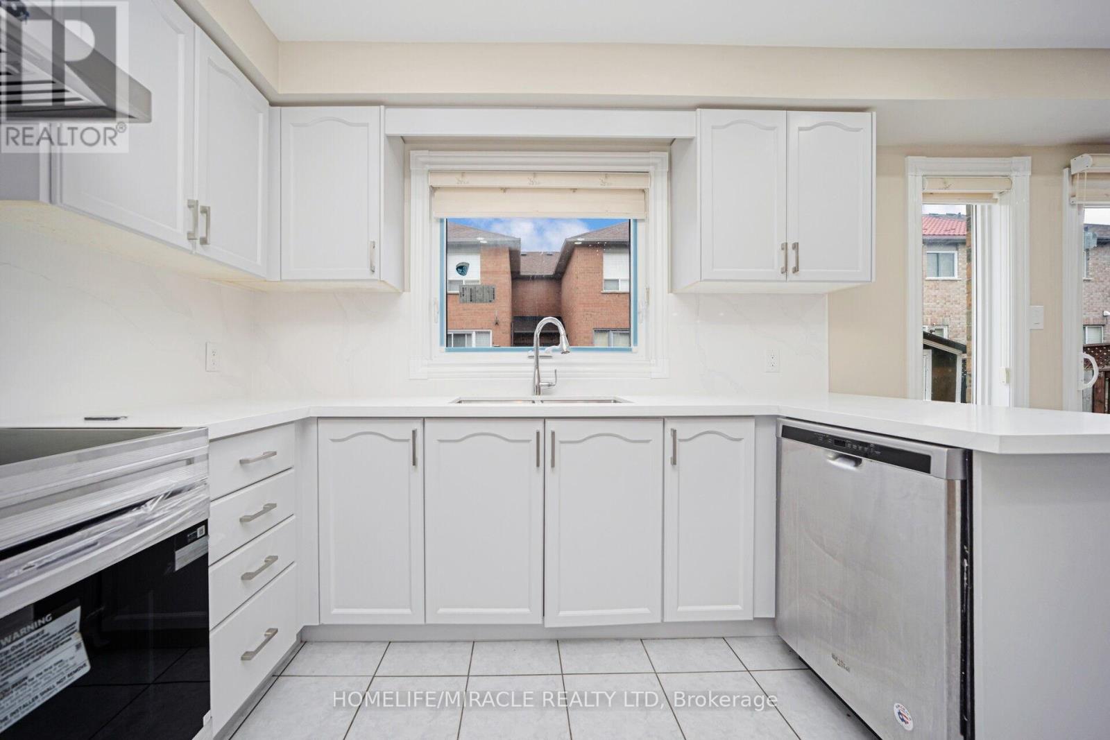 15 Starhill Crescent, Brampton, Ontario  L6R 2P9 - Photo 15 - W12650648